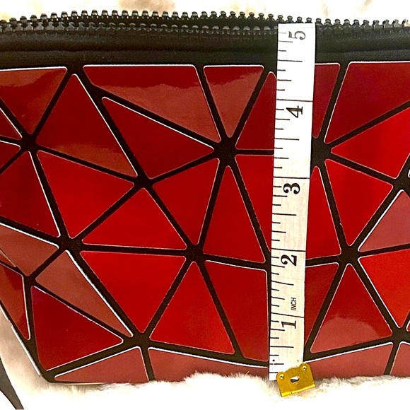 Emilio Pepe Geometric wristlet clutch crossbody bag with chain - Picture 7 of 13